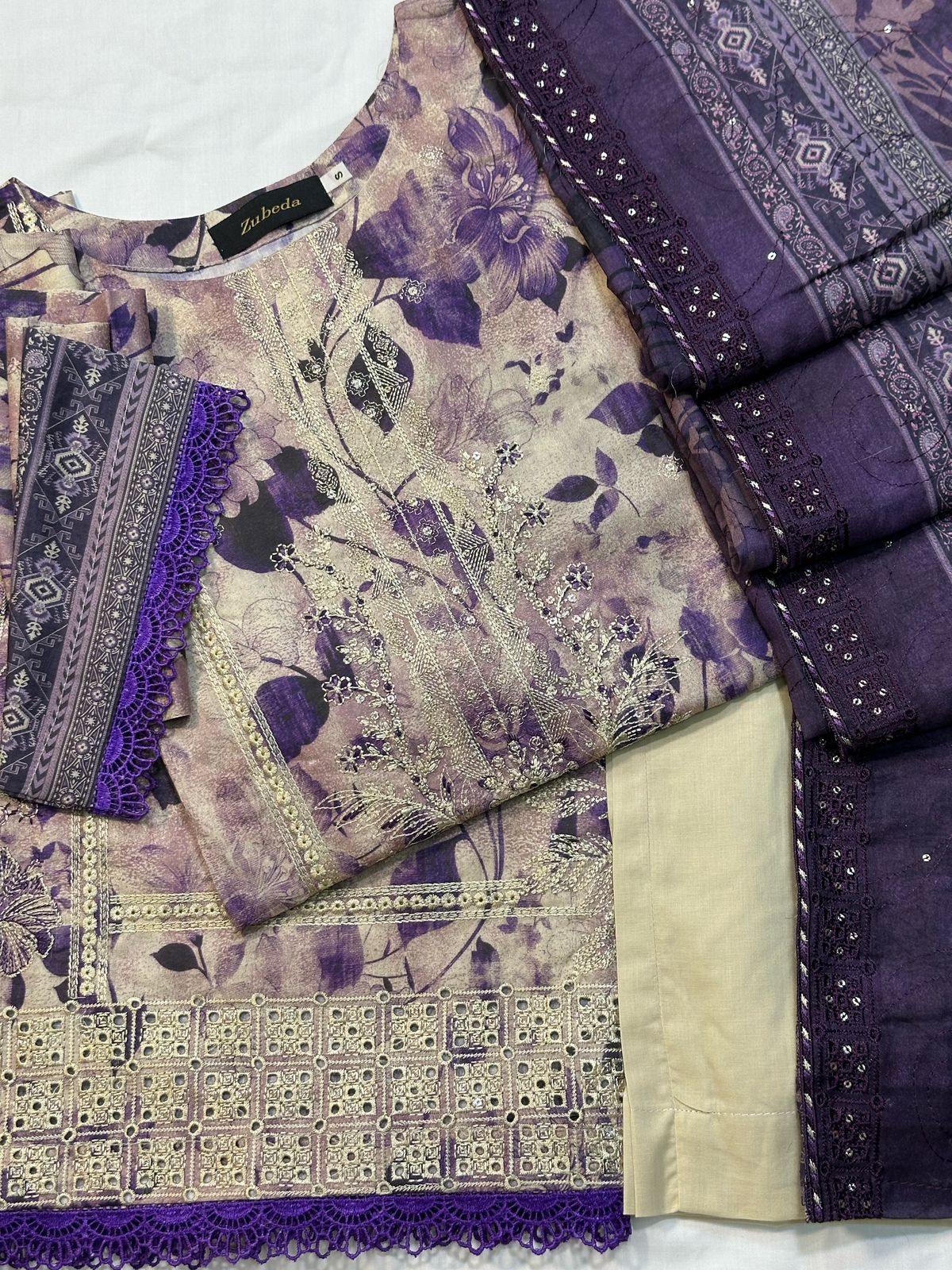 PREMIUM EMBROIDERED LAWN 3 PIECE STITCHED