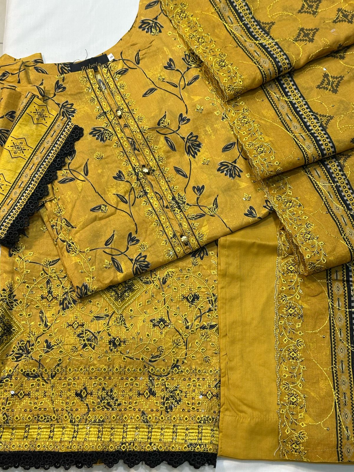 PREMIUM EMBROIDERED LAWN 3 PIECE STITCHED