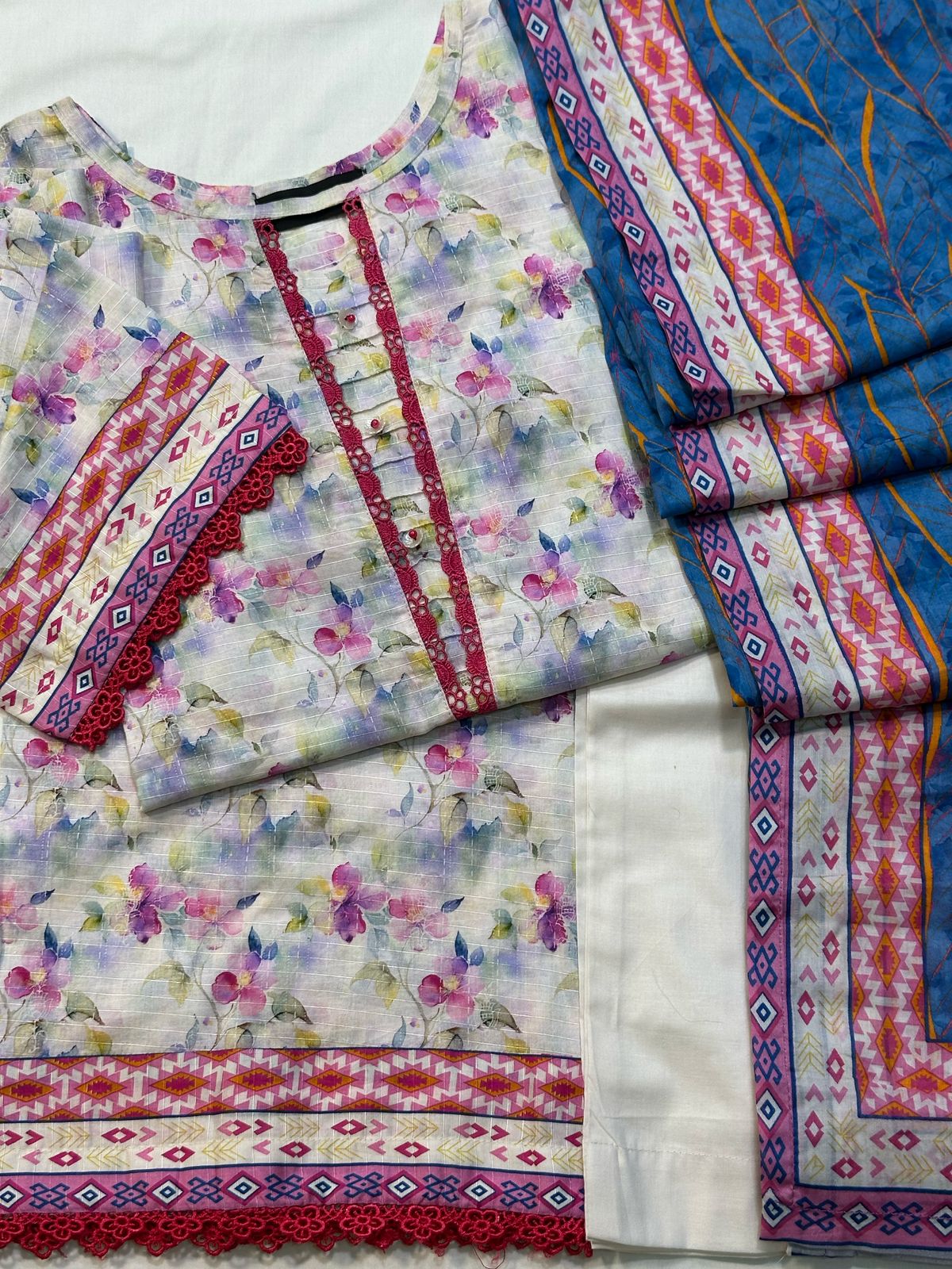 PREMIUM PRINTED DORIYA LAWN 3 PIECE STITCHED