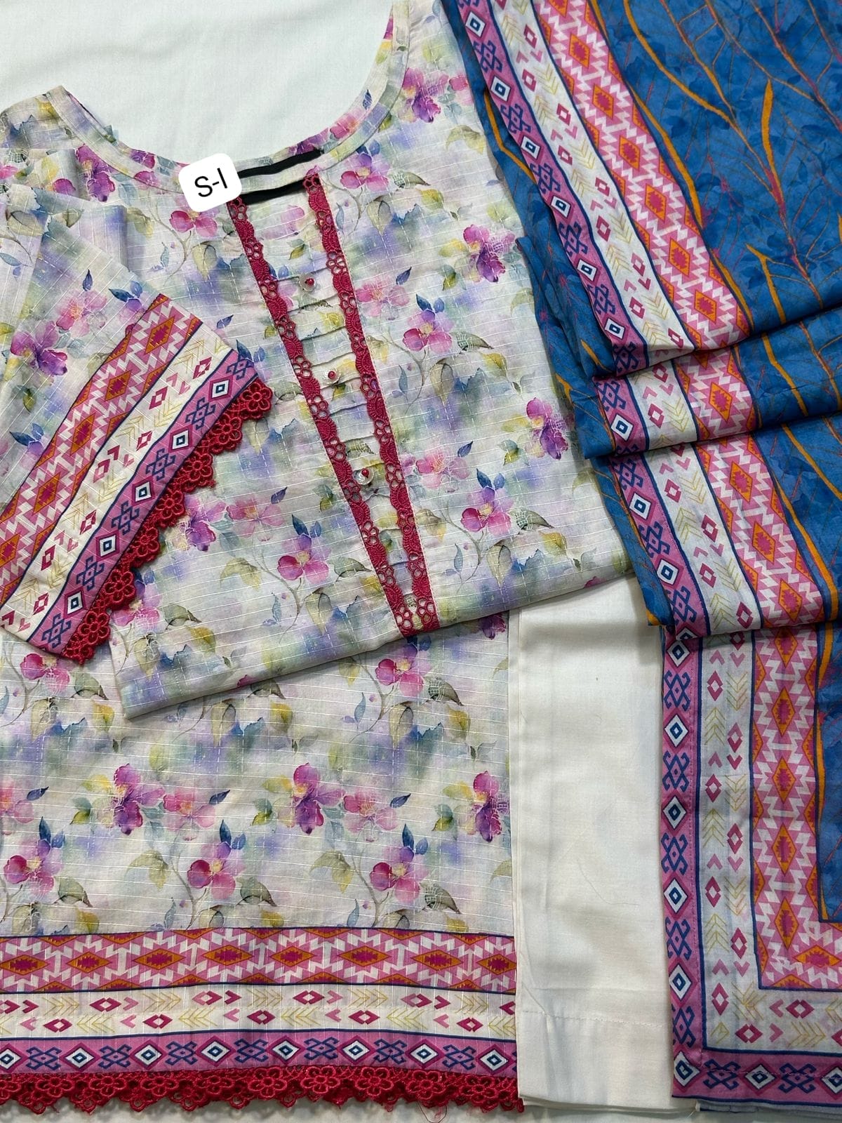 PREMIUM PRINTED LAWN 3 PIECE STITCHED