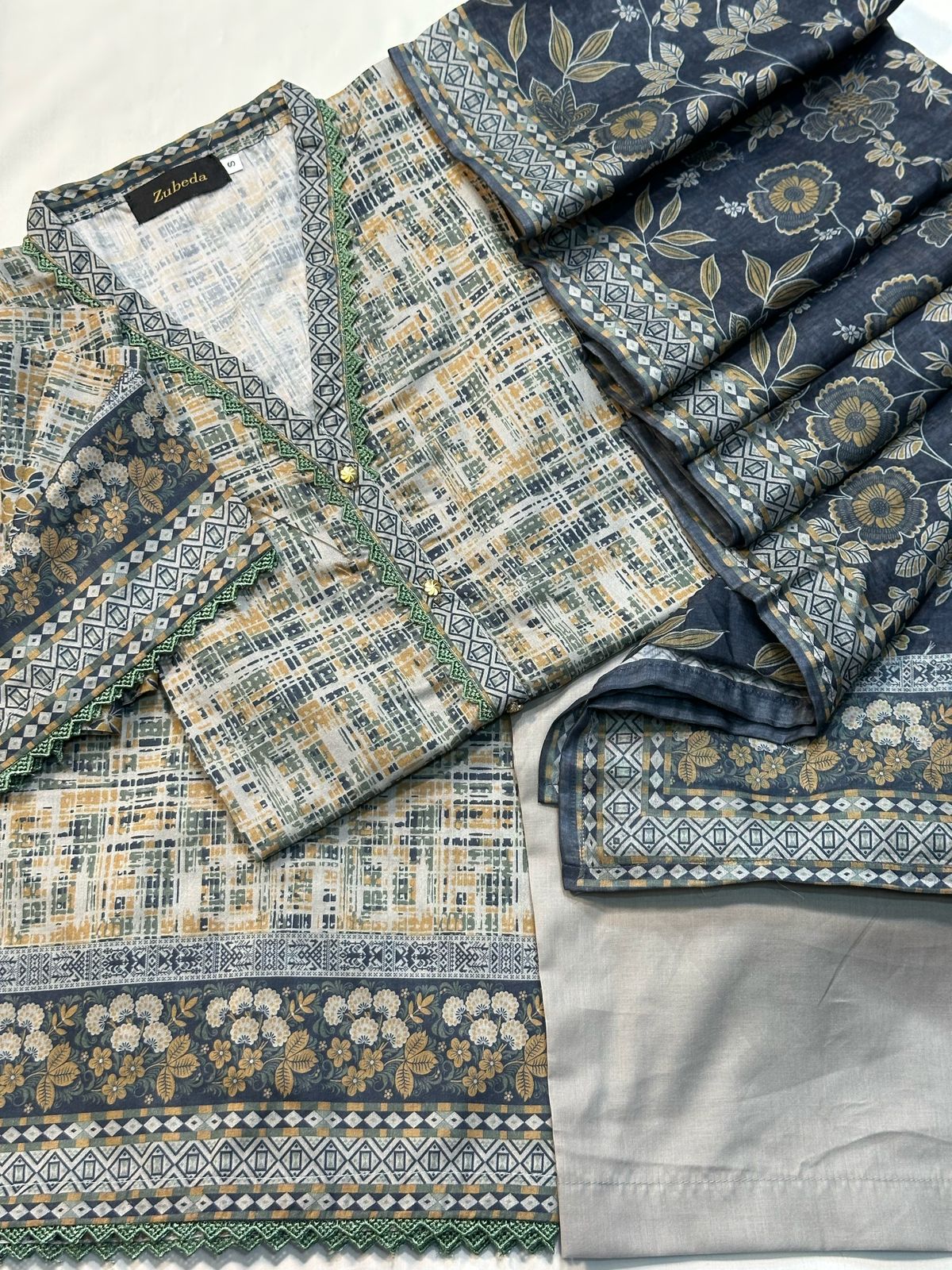 PREMIUM PRINTED LAWN WITH FARSHI SHALWAR 3 PIECE STITCHED