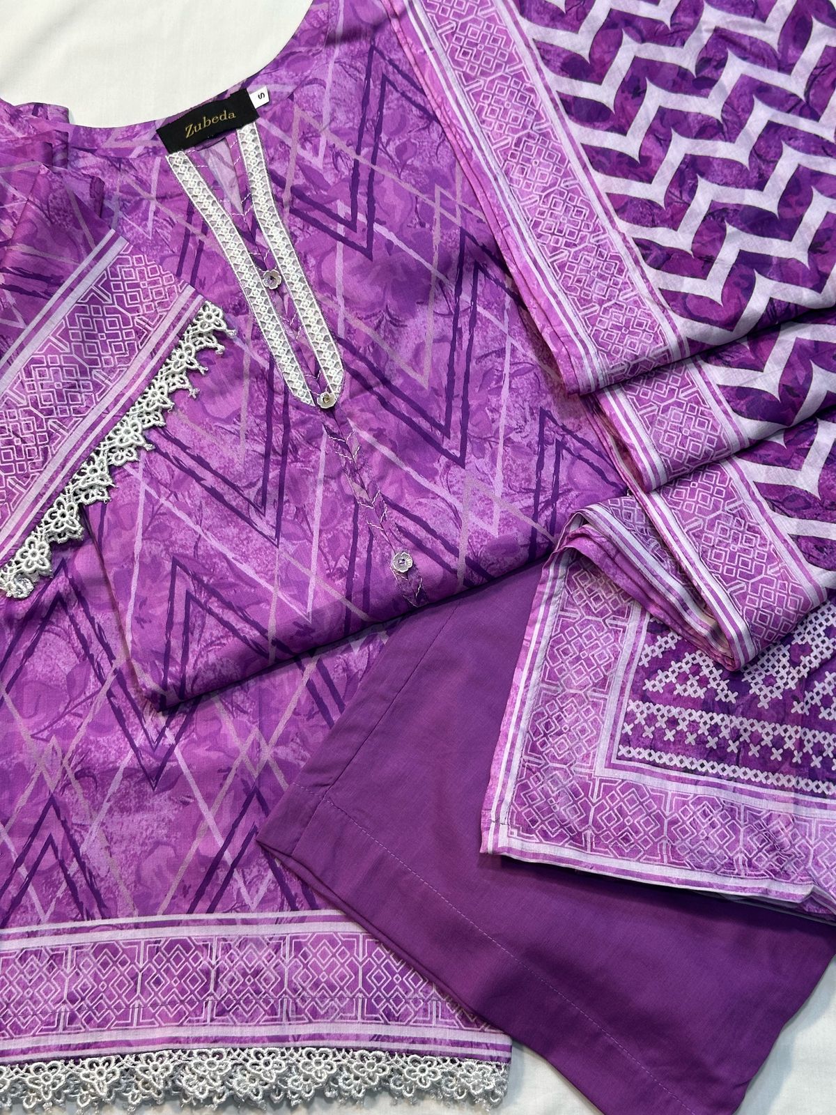 PREMIUM PRINTED LAWN WITH FARSHI SHALWAR 3 PIECE STITCHED