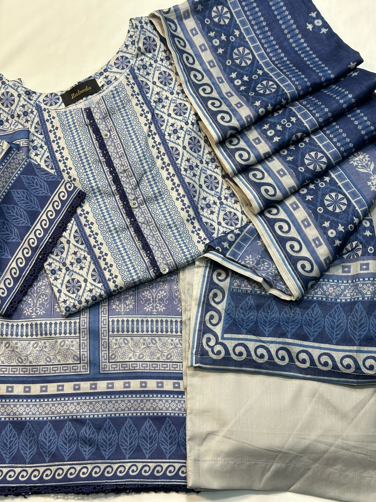 PREMIUM PRINTED LAWN WITH FARSHI SHALWAR 3 PIECE STITCHED